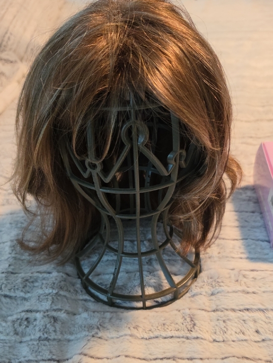 Paula Young Other - Paula Young Kaia-A Short Layered Synthetic Wig in Light Brown - 5/17/88